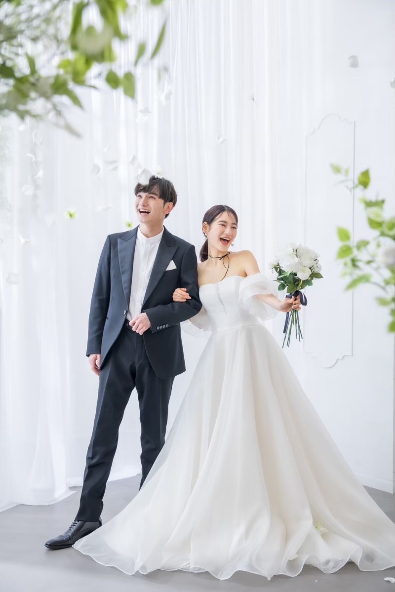 ドレスに合わせるタキシードって?ドレスとタキシードの組み合わせをご紹介