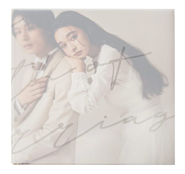 データだけじゃもったいない！おしゃれ花嫁が選ぶ「飾れる」ウェディングアルバム♡