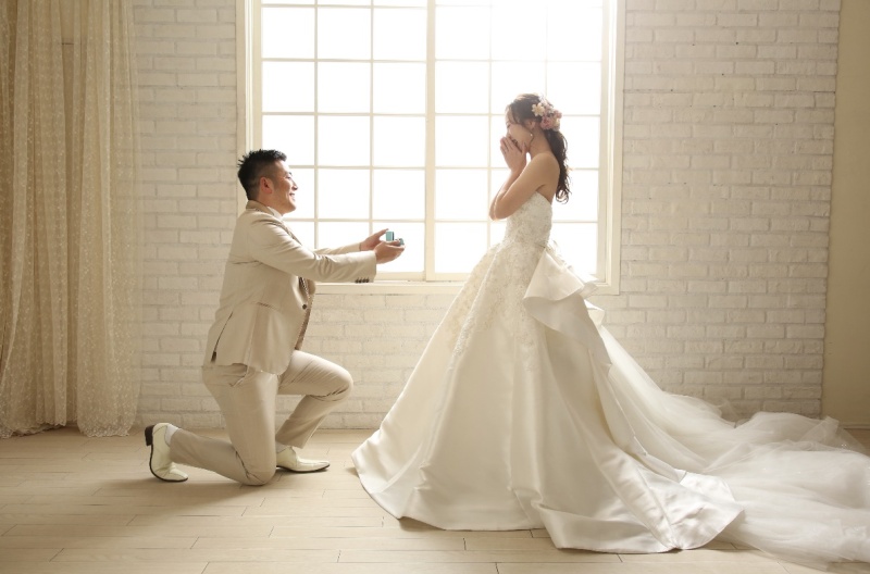 みんなに見せたくなる写真に♡簡単にマネ出来る前撮りポーズ