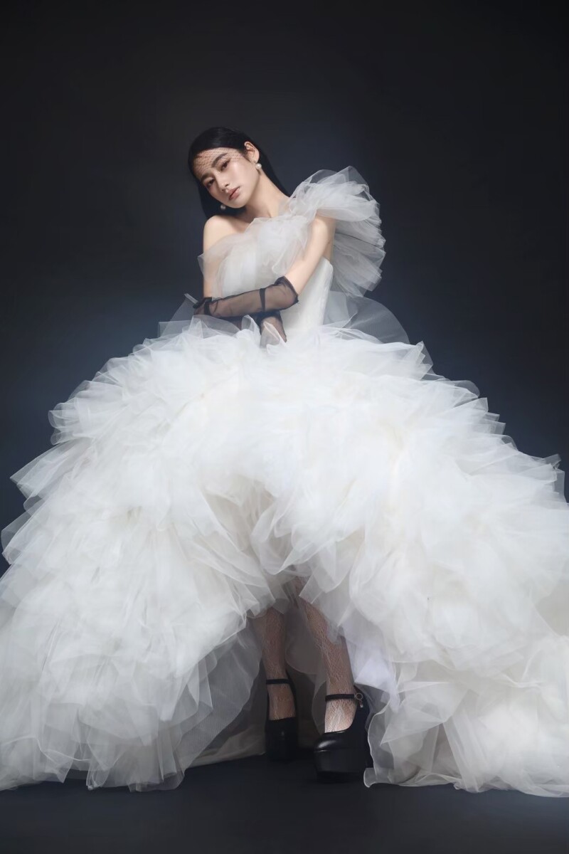 ラグジュアリーな豪華特典♡アクセサリー無料＆トレンド着放題が半額に！