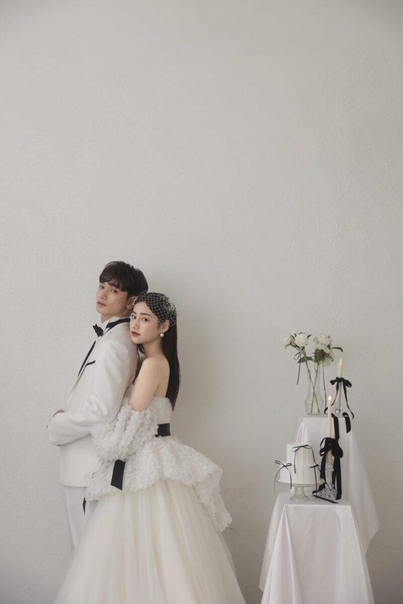 二人の空気感をそのままに。ドラマチックな背景で叶える記憶に残る洋装フォト