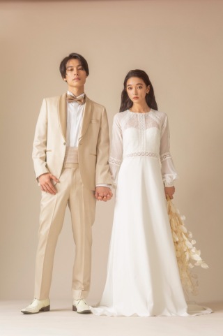 細身のシルエットが女性らしさを表現 スレンダー＆マーメイドラインドレスのご紹介