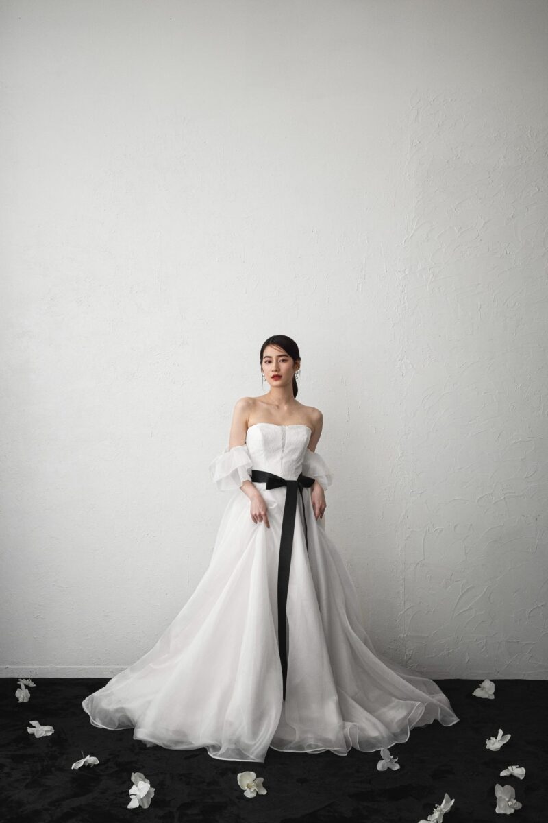 コンプレックスを魅力に変える。お悩み別・運命のドレス選びガイド