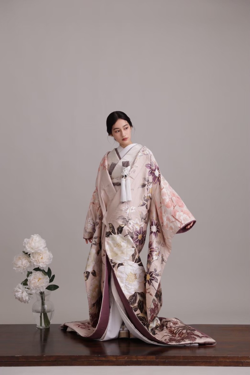 桜の季節に纏いたい、洗練の和装コーディネート3選