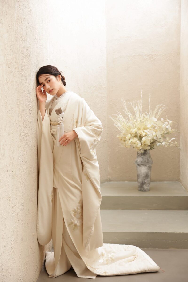 白無垢を自分らしくアップデート。おしゃれ花嫁が選ぶ「色小物」の魔法