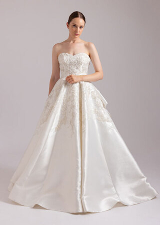 バックスタイルをもっと綺麗に♡トレーンが特徴のドレス！