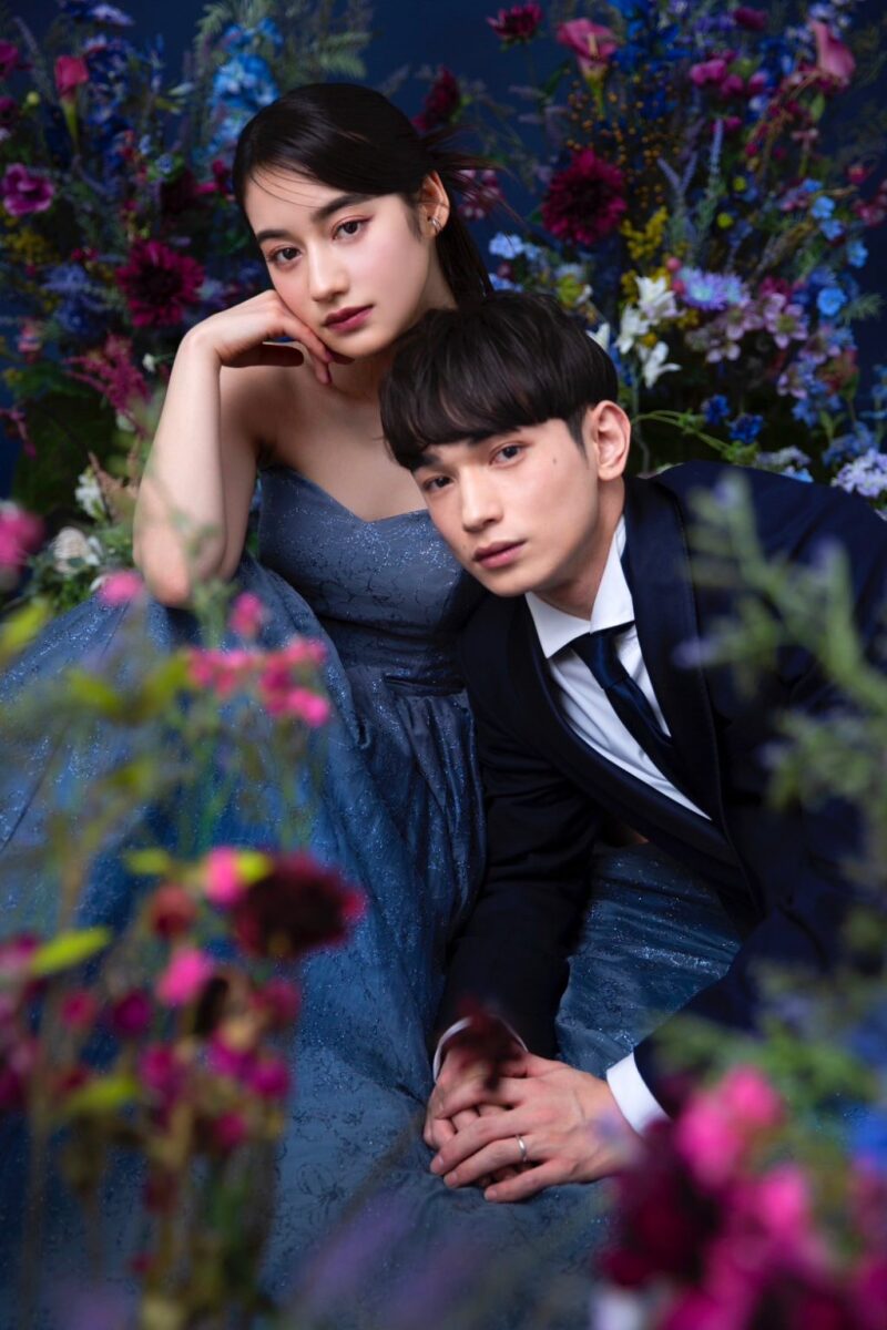 【花とフォトウェディング】スタジオ撮影なのにお花に囲まれて撮影ができる!