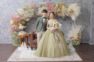 新作入荷！ピスタチオカラーのカラードレス♪