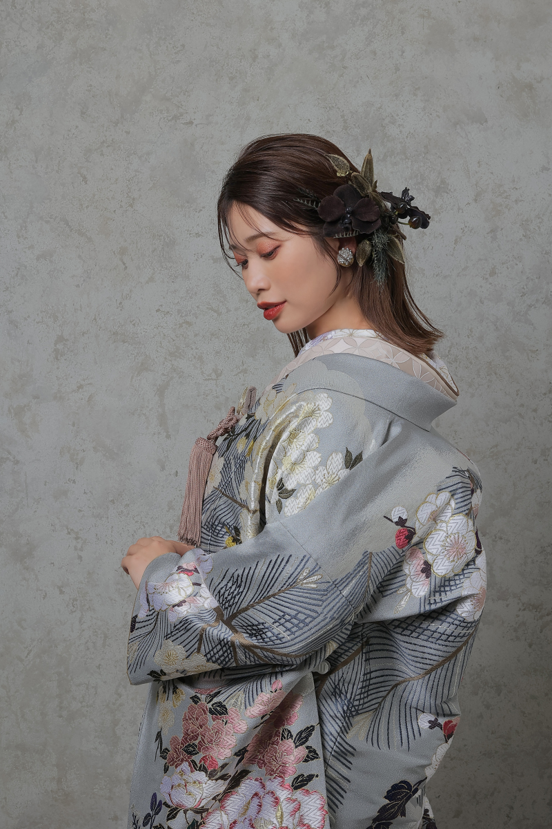 【CLASSY LINE】のお衣装に合うヘアセット&メイクをご紹介!