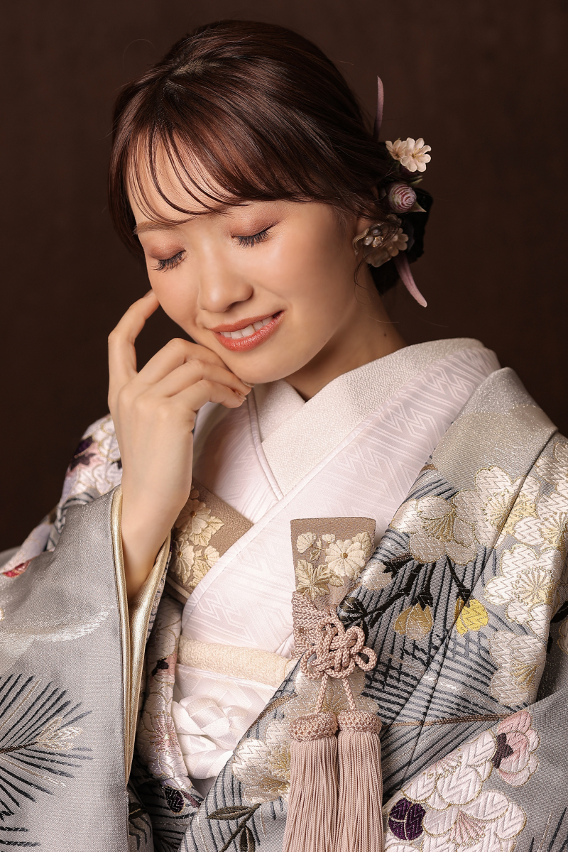 【CLASSY LINE】のお衣装に合うヘアセット&メイクをご紹介!