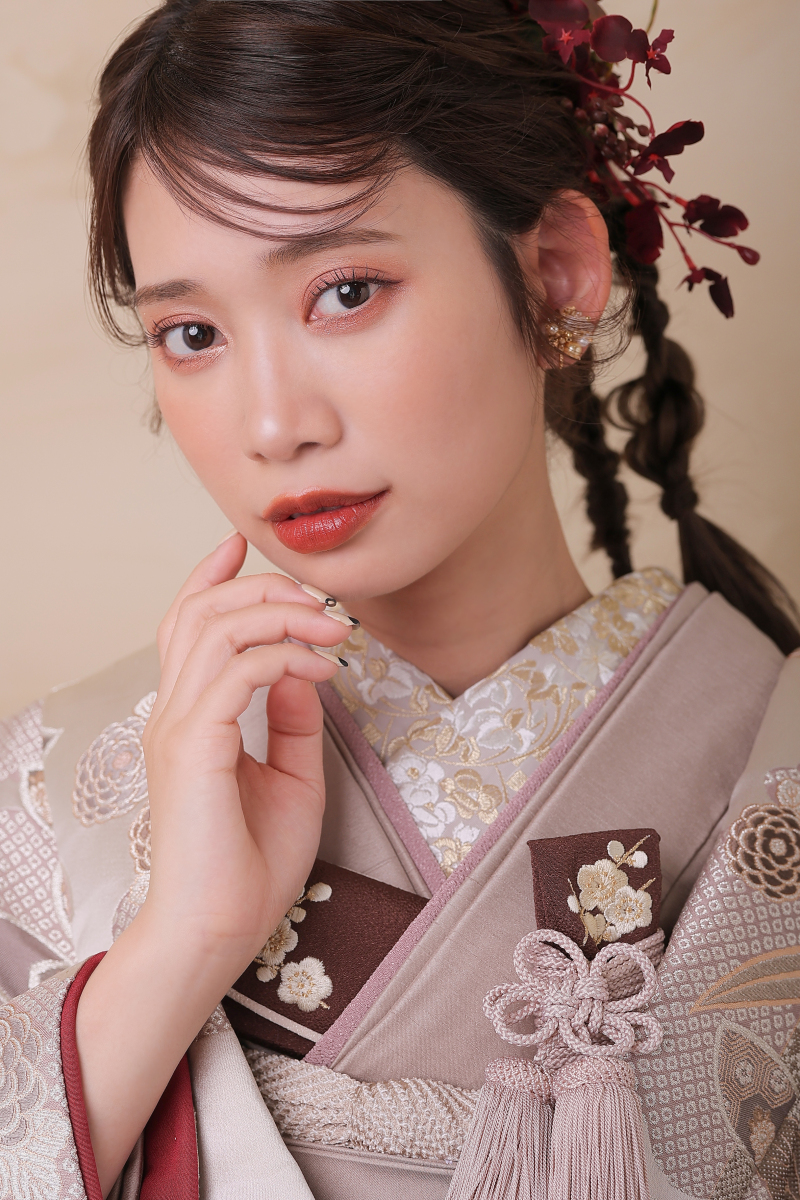 【CLASSY LINE】のお衣装に合うヘアセット&メイクをご紹介!