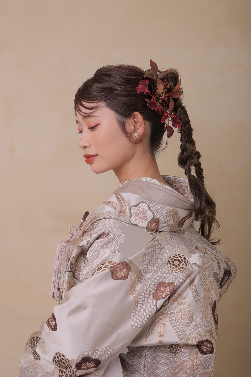 【CLASSY LINE】のお衣装に合うヘアセット&メイクをご紹介!