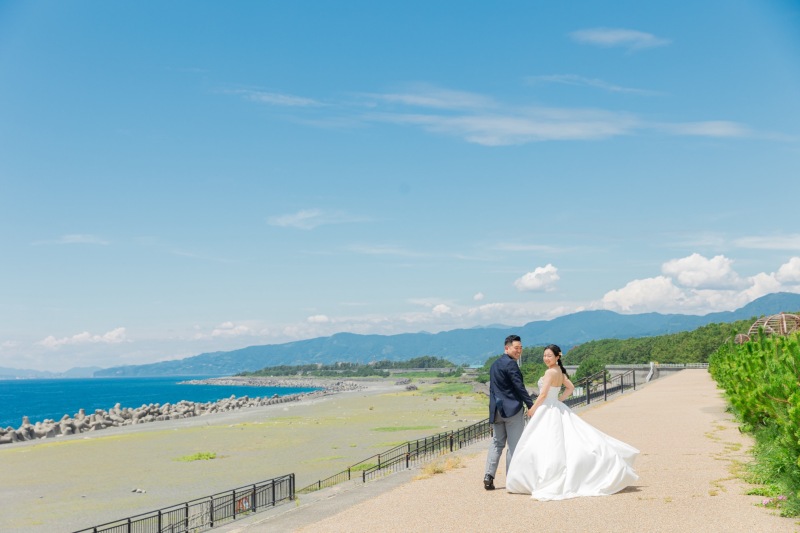 海や森、芝生など様々な場所で撮影する洋装プラン