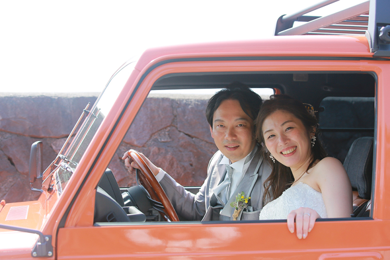 愛車と一緒にウェディングフォト
