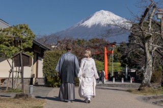 冬の和装洋装2着で富士山ロケーションフォト