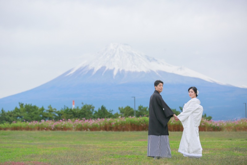 冬の雪化粧の富士山ロケーションでの撮影