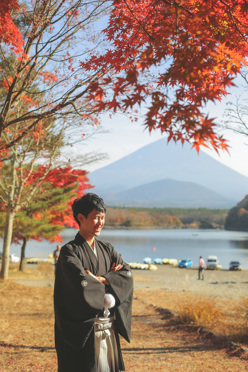 真っ赤に染まる美しい森や高原での紅葉の中での和装撮影