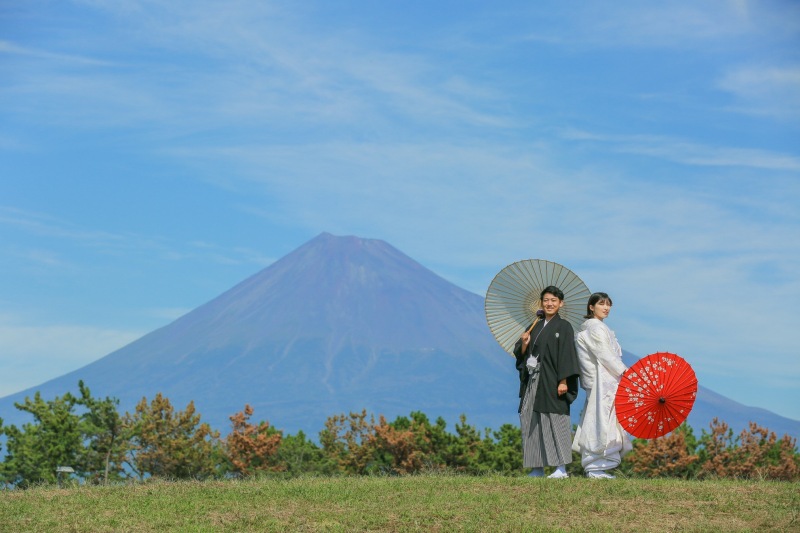 秋のコスモスの咲くみなと公園での和装写真