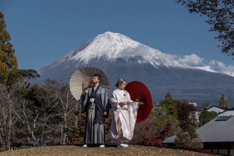 冬の和装洋装2着で富士山ロケーションフォト