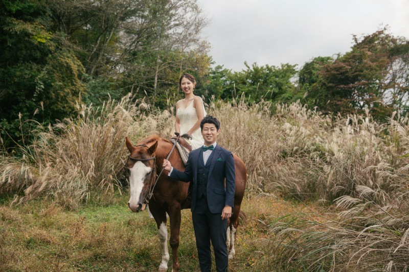 秋の洋装ロケーション+乗馬ロケーションフォト