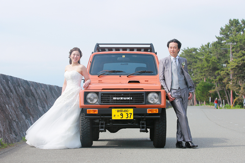 愛車と一緒にウェディングフォト