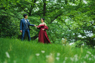 カラードレスでクラシカルでお洒落なウェディングフォト