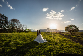 広大な大自然の洋装ロケーションフォト