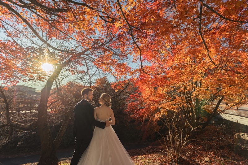 染まる秋の色合いの中で 紅葉ロケーションフォト
