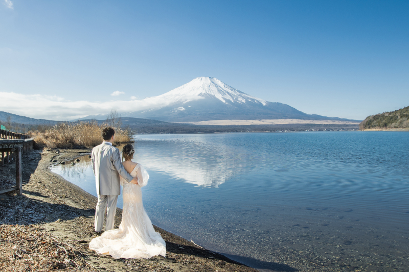 冬の逆さ富士山も 洋装富士ロケーション