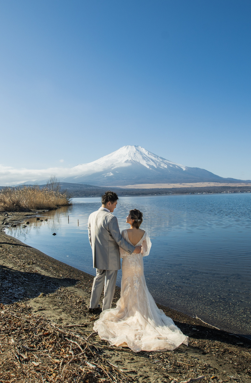 冬の逆さ富士山も 洋装富士ロケーション