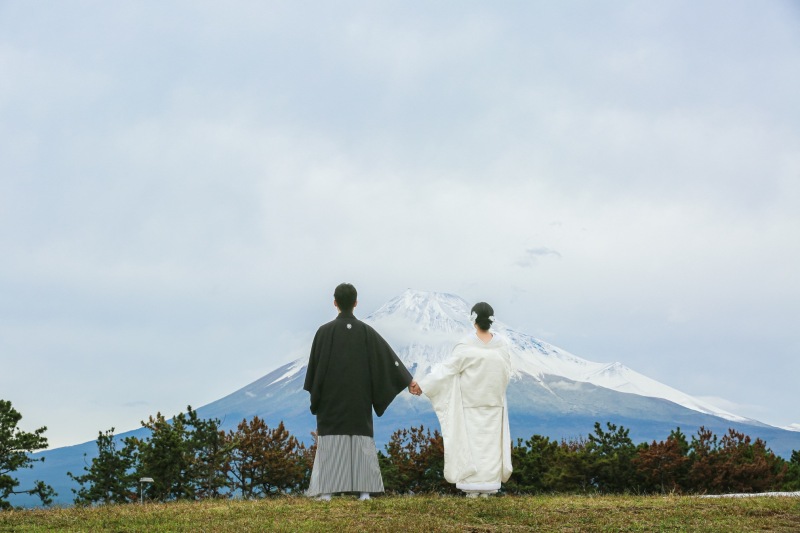 冬の雪化粧の富士山ロケーションでの撮影