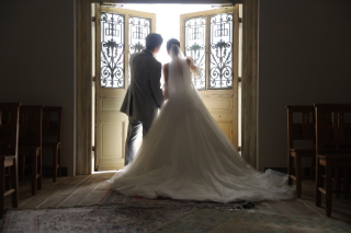 チャペルで残すシルエット写真