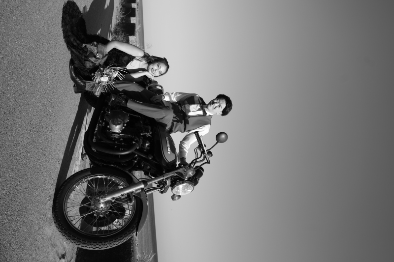 思い出を乗せたバイクとのウェディングフォト