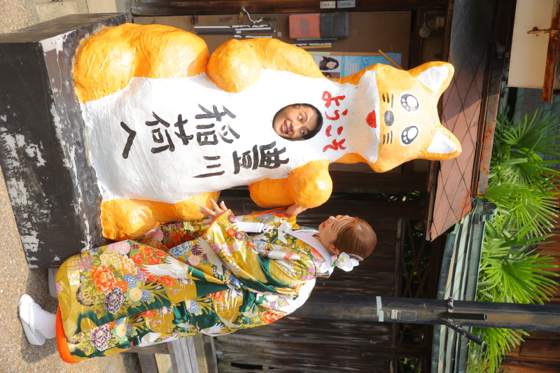 ラフなポージングでお二人らしい一枚を！