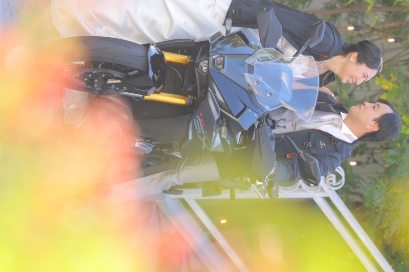 思い出を乗せたバイクとのウェディングフォト