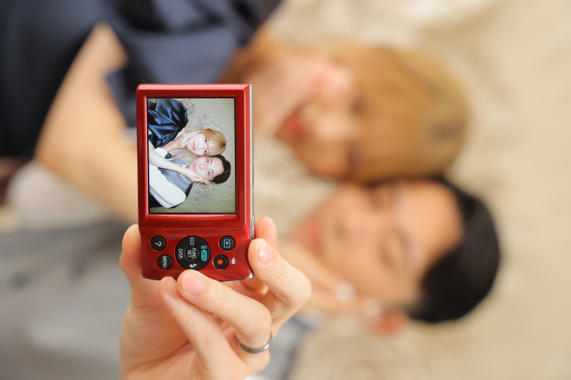 持ち込み小物でお二人らしい一枚に!