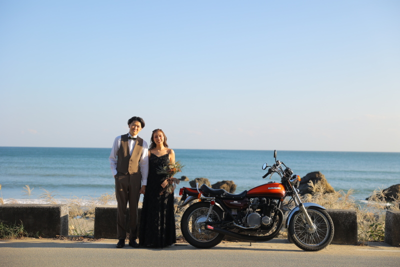 思い出を乗せたバイクとのウェディングフォト