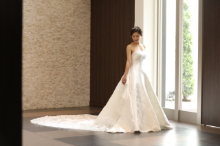 一度は試着してみたい！正統派ドレス