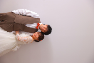 シンプル背景で：洋装編