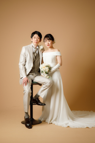 ドレスのラインを引き出すスタジオ撮影のすばらしさ