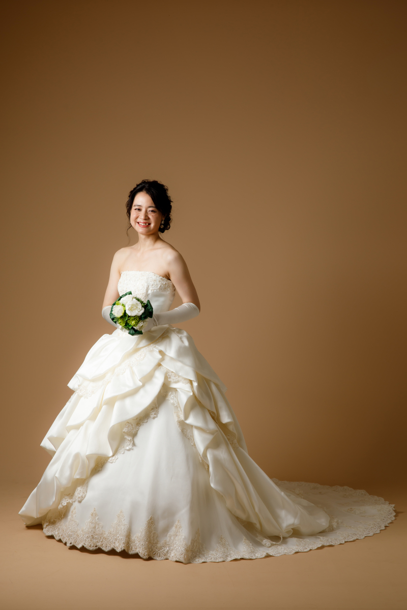 実際にKindをご利用いただいたお客様のドレス写真です　後編