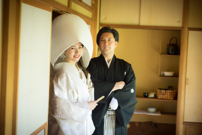 和装2着で白無垢綿帽子がお似合いなお二人