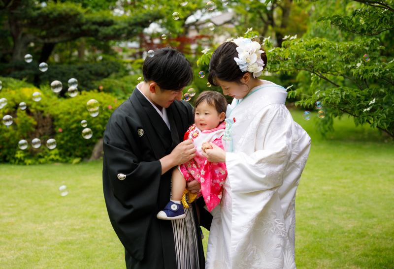 お子様も一緒にお着物を着て☆家族でウェディング写真♪