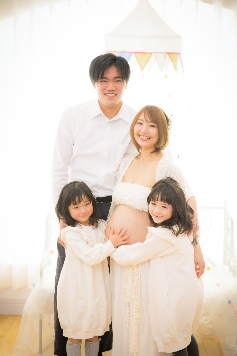 沢山のフォトアイテムと一緒に☆家族みんなでマタニティフォト