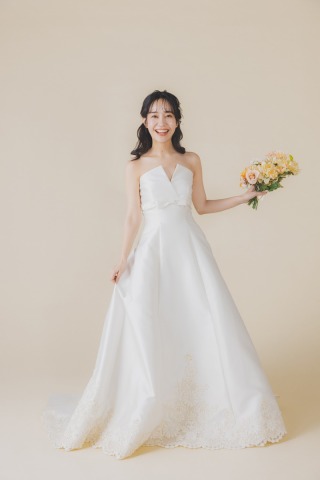 来店相談会にご参加頂くとお衣装の試着も可能です♪