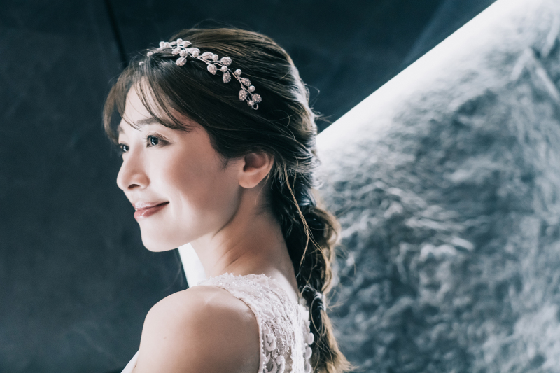 フォトウェディングにおすすめのヘアメイクとは？衣裳や長さ別スタイル8選