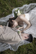 緑の草千里で寝転んで