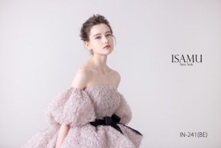 SNSでバズっているあのドレスを入荷!魅力に迫ります◎