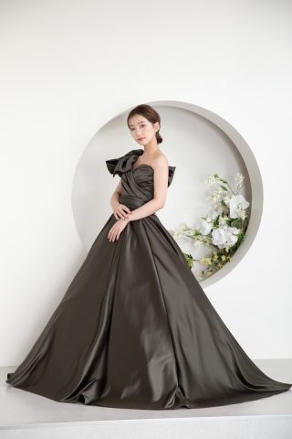 【注目度急上昇！】ダークカラードレスがおしゃれ♡