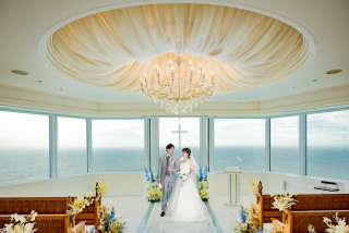 海の近くにある２タイプのチャペル